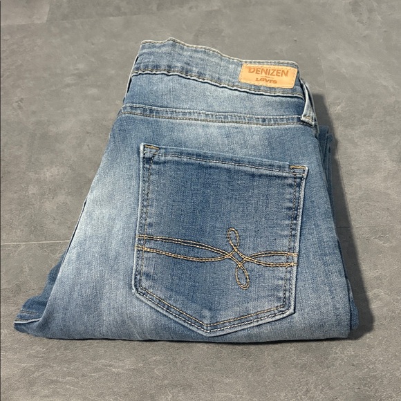 Levi’s • Modern Slim Cuffed Jeans - Picture 5 of 8